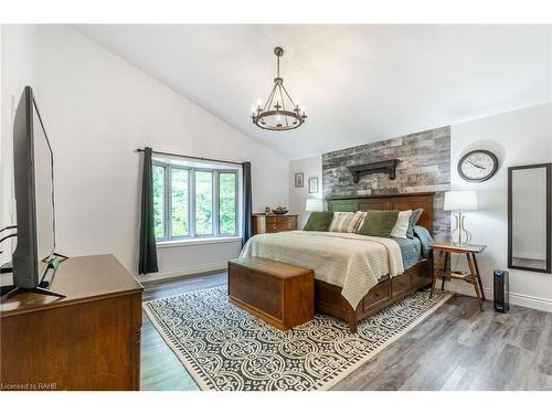 7575 Milburough Line, Milton, ON - Indoor Photo Showing Bedroom