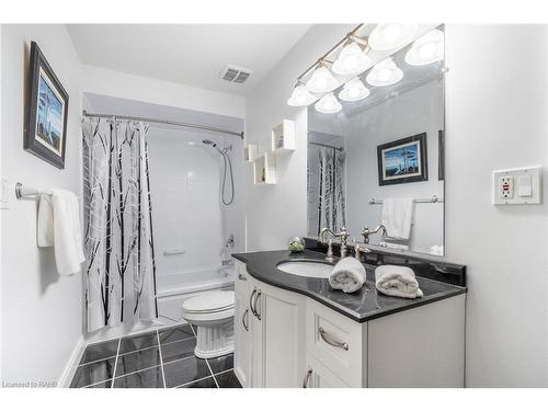 7575 Milburough Line, Milton, ON - Indoor Photo Showing Bathroom