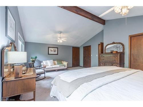 7575 Milburough Line, Milton, ON - Indoor Photo Showing Bedroom