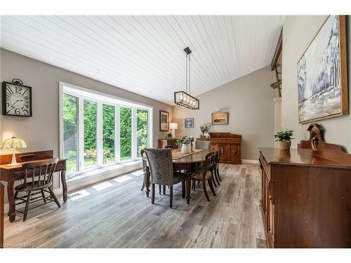 7575 Milburough Line, Milton, ON - Indoor Photo Showing Dining Room