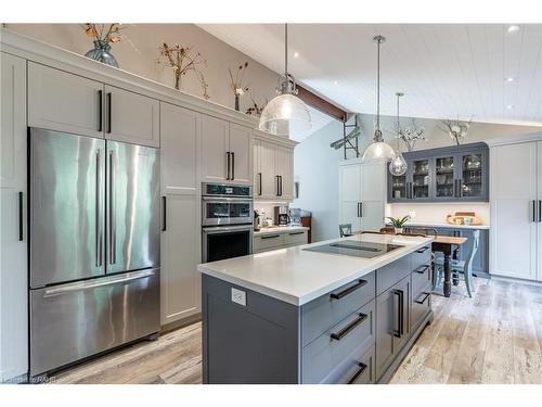 7575 Milburough Line, Milton, ON - Indoor Photo Showing Kitchen With Double Sink With Upgraded Kitchen