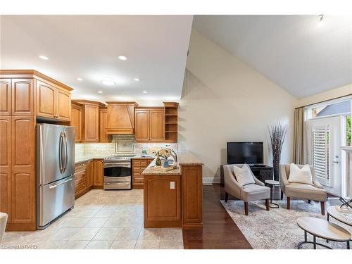 217-2120 Itabashi Way, Burlington, ON - Indoor Photo Showing Kitchen