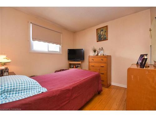 2 Westdale Avenue, Port Dover, ON - Indoor Photo Showing Bedroom