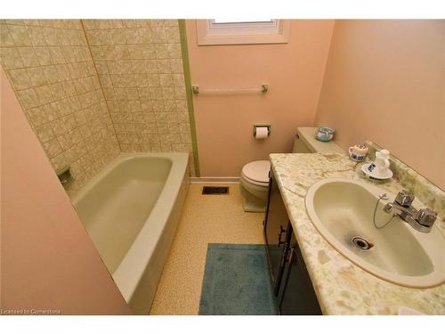 2 Westdale Avenue, Port Dover, ON - Indoor Photo Showing Bathroom