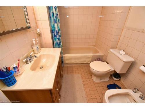 2 Westdale Avenue, Port Dover, ON - Indoor Photo Showing Bathroom