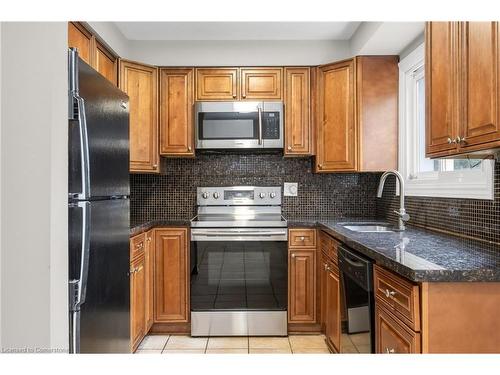 109-11 Harrisford Street, Hamilton, ON - Indoor Photo Showing Kitchen