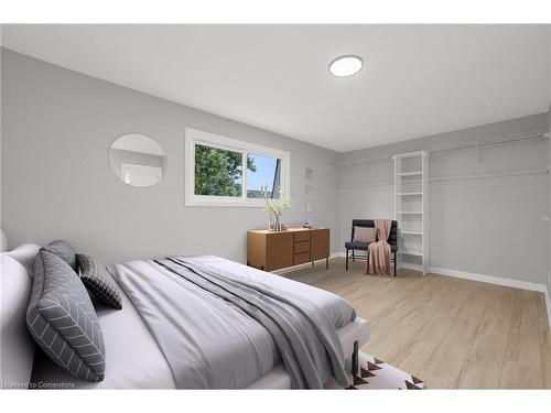 109-11 Harrisford Street, Hamilton, ON - Indoor Photo Showing Bedroom