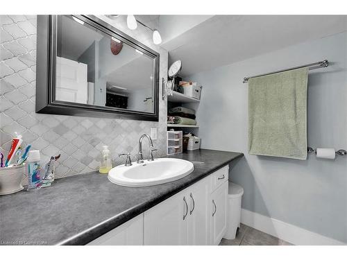 12 Broadview Avenue, Cambridge, ON - Indoor Photo Showing Bathroom