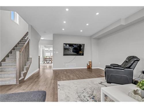 110 Hibiscus Lane, Hamilton, ON - Indoor Photo Showing Living Room