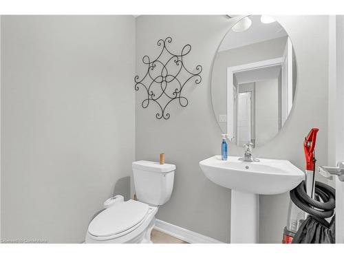 110 Hibiscus Lane, Hamilton, ON - Indoor Photo Showing Bathroom