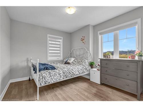 110 Hibiscus Lane, Hamilton, ON - Indoor Photo Showing Bedroom