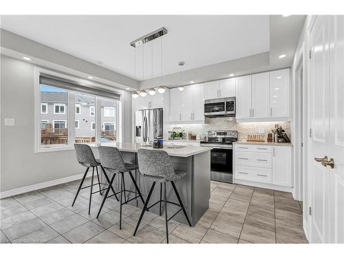 110 Hibiscus Lane, Hamilton, ON - Indoor Photo Showing Kitchen With Upgraded Kitchen