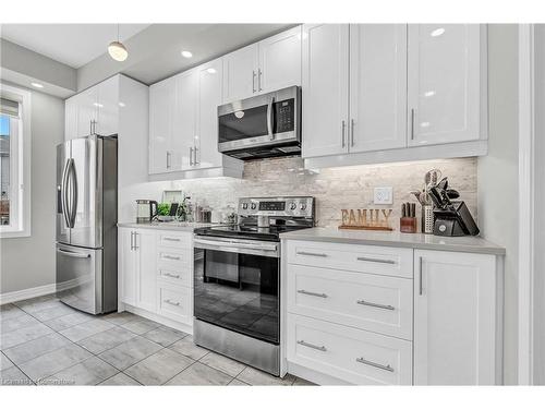 110 Hibiscus Lane, Hamilton, ON - Indoor Photo Showing Kitchen With Upgraded Kitchen