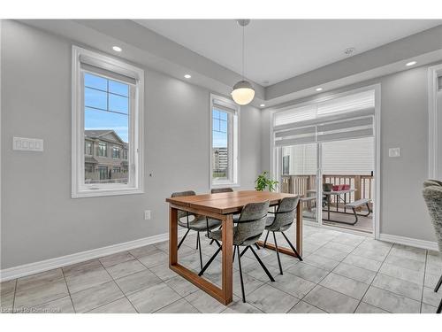 110 Hibiscus Lane, Hamilton, ON - Indoor Photo Showing Dining Room