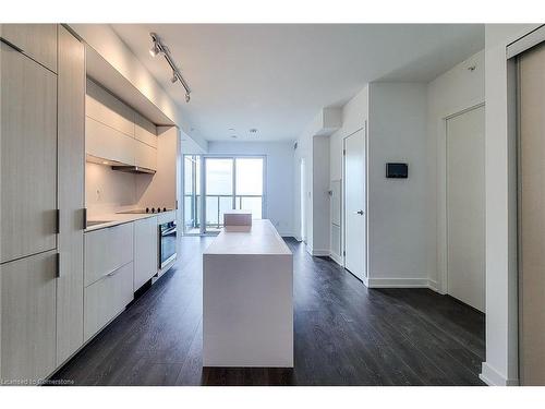 706-370 Martha Street, Burlington, ON - Indoor Photo Showing Kitchen