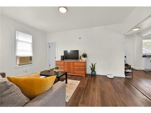 615 Main Street, Port Dover, ON - Indoor Photo Showing Living Room