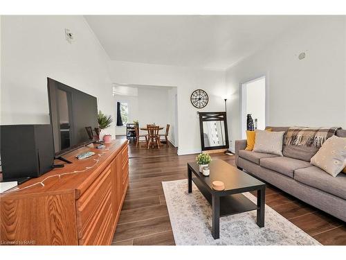 615 Main Street, Port Dover, ON - Indoor Photo Showing Living Room