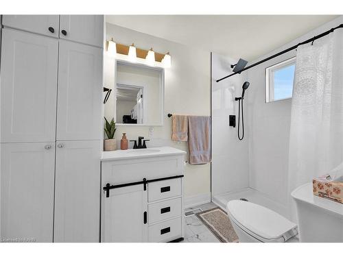 615 Main Street, Port Dover, ON - Indoor Photo Showing Bathroom