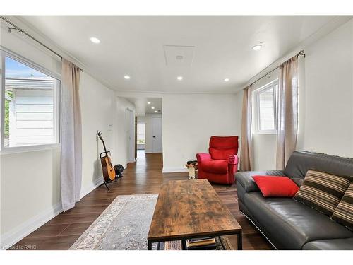 615 Main Street, Port Dover, ON - Indoor Photo Showing Living Room