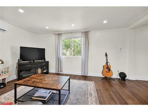 615 Main Street, Port Dover, ON - Indoor Photo Showing Living Room