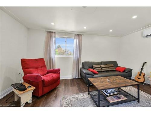 615 Main Street, Port Dover, ON - Indoor Photo Showing Living Room