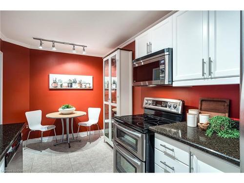 106-2085 Amherst Heights Drive, Burlington, ON - Indoor Photo Showing Kitchen