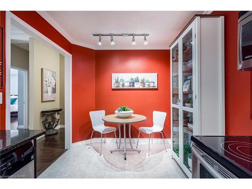 106-2085 Amherst Heights Drive, Burlington, ON - Indoor Photo Showing Dining Room