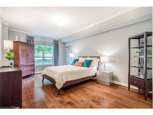 106-2085 Amherst Heights Drive, Burlington, ON - Indoor Photo Showing Bedroom