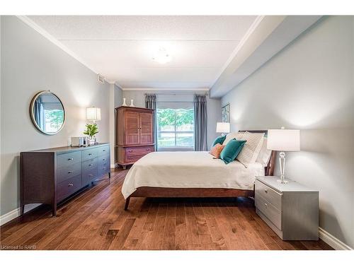 106-2085 Amherst Heights Drive, Burlington, ON - Indoor Photo Showing Bedroom