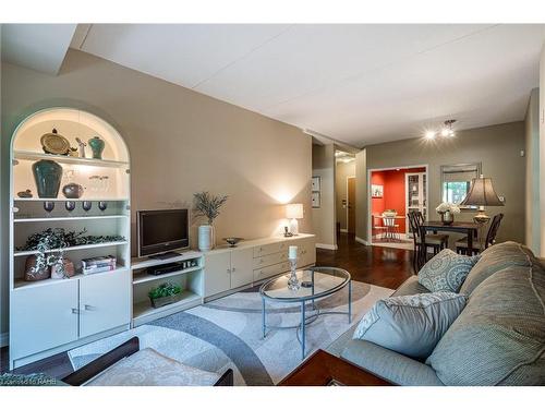 106-2085 Amherst Heights Drive, Burlington, ON - Indoor Photo Showing Living Room