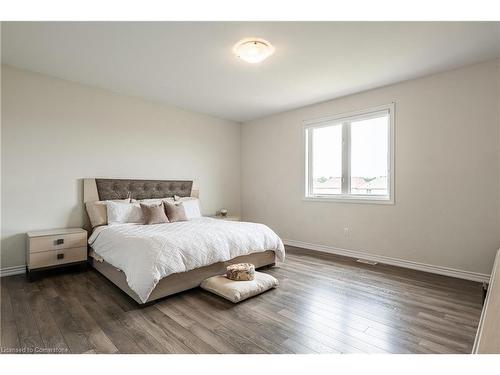 8445 Sweet Chestnut Drive, Niagara Falls, ON - Indoor Photo Showing Bedroom