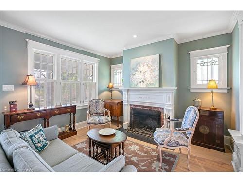 368 Queen Street, Niagara-On-The-Lake, ON - Indoor Photo Showing Living Room With Fireplace