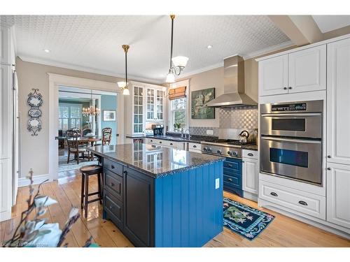 368 Queen Street, Niagara-On-The-Lake, ON - Indoor Photo Showing Kitchen With Upgraded Kitchen