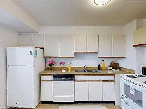 330-25 Bamburgh Circle, Toronto, ON - Indoor Photo Showing Kitchen With Double Sink