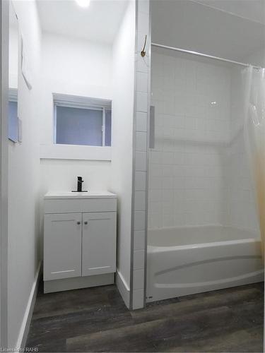 1161 King Street W, Hamilton, ON - Indoor Photo Showing Bathroom