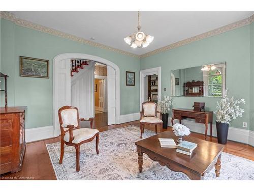 1689 2Nd Concession Road W, Lynden, ON - Indoor Photo Showing Living Room