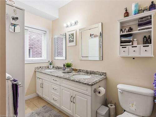 52 Arrowhead Drive, Hamilton, ON - Indoor Photo Showing Bathroom