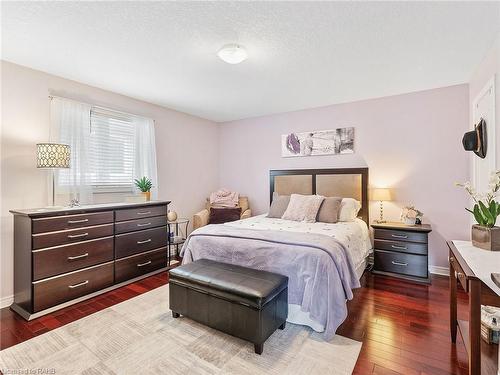 52 Arrowhead Drive, Hamilton, ON - Indoor Photo Showing Bedroom