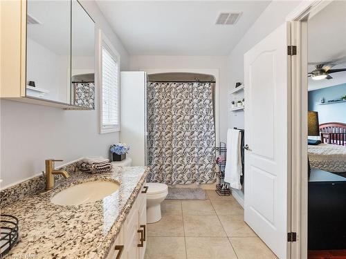 52 Arrowhead Drive, Hamilton, ON - Indoor Photo Showing Bathroom