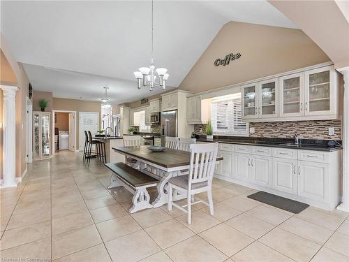 52 Arrowhead Drive, Hamilton, ON - Indoor Photo Showing Dining Room