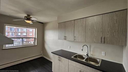 9-2205 King Street E, Hamilton, ON - Indoor Photo Showing Kitchen