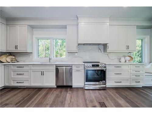 2423 Raymore Drive, Burlington, ON - Indoor Photo Showing Kitchen With Stainless Steel Kitchen With Upgraded Kitchen