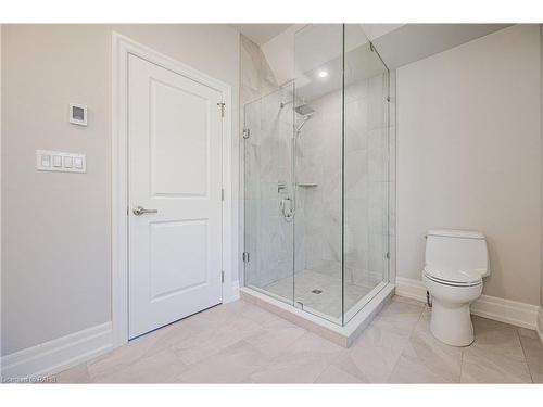 2423 Raymore Drive, Burlington, ON - Indoor Photo Showing Bathroom