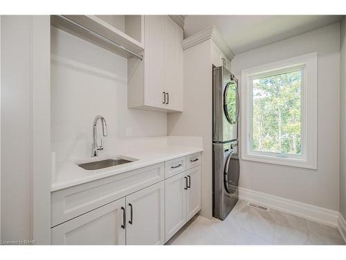 2423 Raymore Drive, Burlington, ON - Indoor Photo Showing Laundry Room