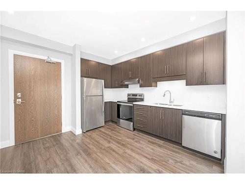 509-30 Hamilton Street, Hamilton, ON - Indoor Photo Showing Kitchen