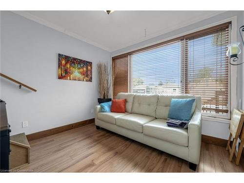 552 Quebec Street, Hamilton, ON - Indoor Photo Showing Living Room