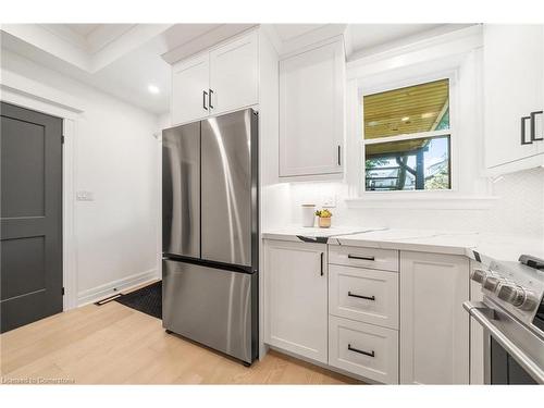 15 Pine Street, Hamilton, ON - Indoor Photo Showing Kitchen With Upgraded Kitchen