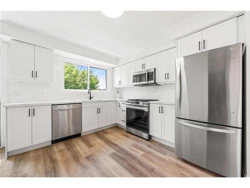 15 Pine Street, Hamilton, ON - Indoor Photo Showing Kitchen