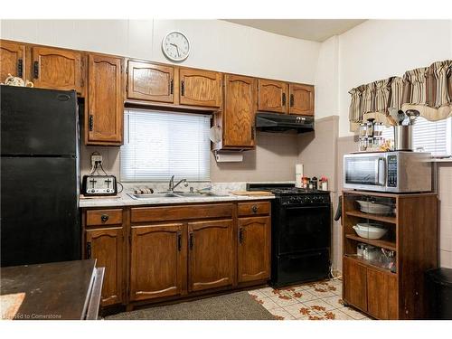 5424 Second Avenue, Niagara Falls, ON - Indoor Photo Showing Kitchen With Double Sink