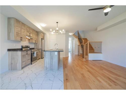 27 Aviron Crescent, Welland, ON - Indoor Photo Showing Kitchen